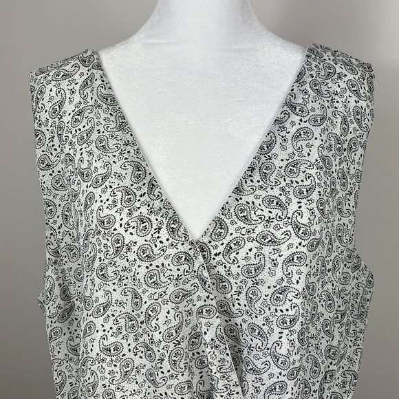 She & Sky Black White Paisley Romper deep V back size large - Picture 4 of 11